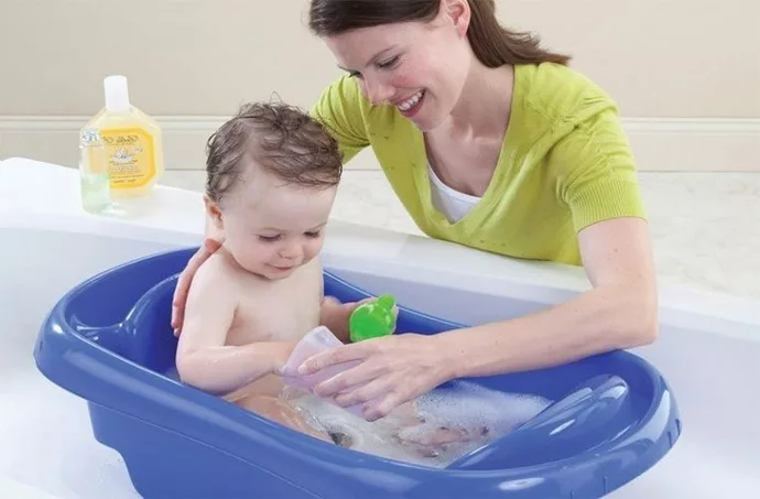 checking the temperature of the water for kids in bathtub